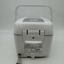 y2441 アイリスオーヤマ IH ジャー 炊飯器 WLRC-IK30-W 2020年製 容量0.54 通電確認済み 3合炊き 中古品 美品 ホワイト 現状品 家電 食卓_画像4