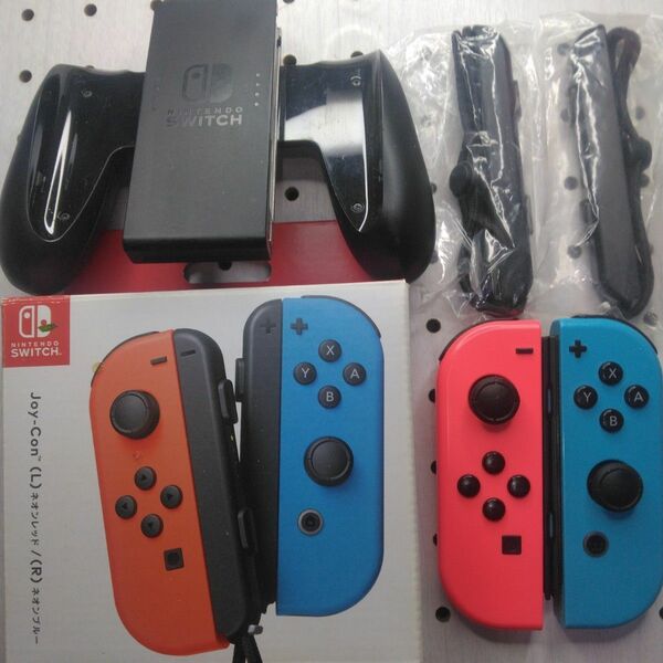 Nintendo Switch Joy-Con (L) ネオンレッド/ (R) ネオンブルーとグリップとストラップ2本