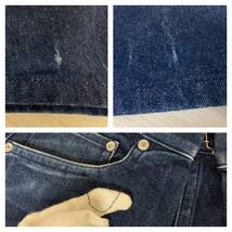 上段:裾の生地傷み、下段:ポケット糸ほつれ