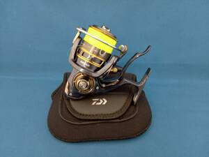 現状品 ダイワ 16プレイソ2500LBD スピニングリール 袋付き DAIWA PLAISO 055571