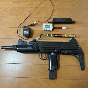 東京マルイ UZI 電動ガン　マガジン有り　バッテリー，充電器，バッテリーコンディショナー付属　