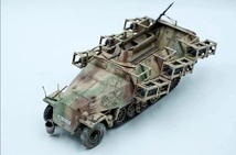 1/35 ドイツ ハノマーク Sd.Kfz. Stuka Zu Fuss 組立塗装済完成品 フィギュア人形2体付き_画像2