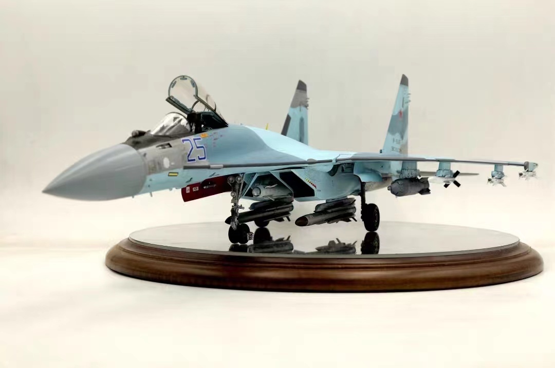 1/48 रूसी वायु सेना Su-35s को असेंबल और पेंट करके तैयार किया गया, प्लास्टिक मॉडल, हवाई जहाज, तैयार उत्पाद