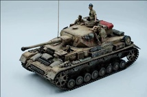 1/35 ドイツ Ⅳ号戦車 G型 北アフリカ戦場 組立塗装済完成品 フィギュア人形4体付き_画像3