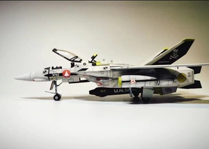 1/48 マクロス VF-1J 組立塗装済完成品