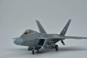 アカデミー 1/72 アメリカ空軍 F-22ラプター制空戦闘機 組立塗装済完成品