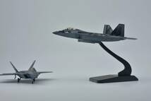 1/144 アメリカ空軍 F-22 組立塗装済完成品 ２点セット_画像1