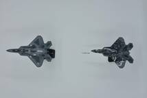 1/144 アメリカ空軍 F-22 組立塗装済完成品 ２点セット_画像2