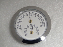 金属 温度計 湿度計 ダブル 表示 銀 シルバーカラー 車内 ドレスアップ 高級感_画像2