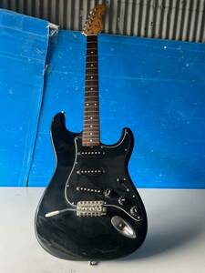 Squier by Fender STRATOCASTER エレキギター シリアル　Q033750