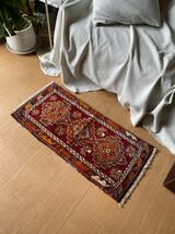 トルコ絨毯のある素敵な暮らし!手織り素敵なシヴァスのアンティーク絨毯/茜色とあんずの総草木染の可愛い小品/６日迄25％オフ価格より！_画像1