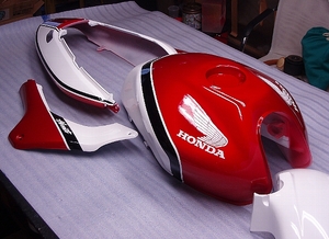 ◆HONDAホーネット250外装塗装!!CBX1型赤白カラー◆