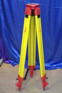 Leica/ライカ 測量機用木製三脚 ★GST05/収納時：約106cm・最長時：約176cm★ 