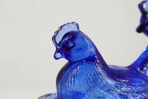 ガラス細工 鶏型の蓋物 2点セット / 硝子細工 小物入れ キャンディボックス 青色_画像3