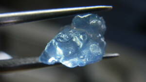 ブラジル産のアクアマリン結晶原石です。　最高級色サンタマリア・カラーも