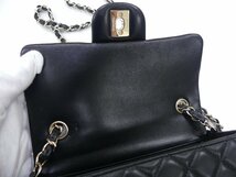 CHANEL フラップバッグ ブラック ゴールド金具 ココマーク ラムスキン A69900 ミニマトラッセチェーンショルダー 22C 国内購入_画像5