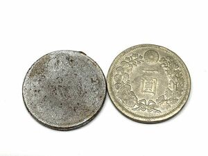 【C763】日本古銭 一圓銀貨 2枚セット 大日本 明治八年 竜 一円銀貨 1円 貿易銀 菊紋 旧貨幣 コイン b