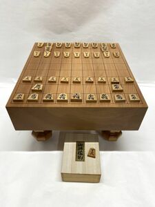 【D018】中古 将棋駒 将棋盤セット 駒[山上作] 将棋盤32×35cm 高さ19.5cm 厚み9cm 木製 b