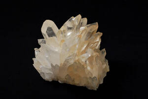 【鉱石】　水晶クラスター　高さ：10cm　横幅：12.5cm　重量：1040g　パワーストーン　0101004-6