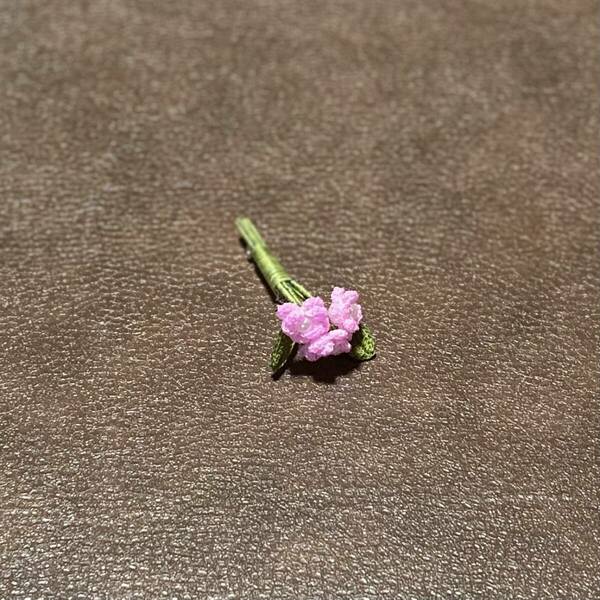 ピンクのお花のブローチ