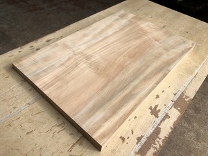 送料無料！！【S196B】栃 572×370×28～30㎜ スポルテッド 板材 乾燥材 木工 DIY 材木 天然木 無垢材《銘木すずめや》