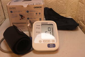  オムロン OMRON 上腕式血圧計 HEM8713 自動血圧計 血圧計 自動電子血圧計 ［動作品］