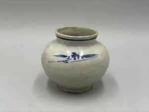 朝鮮美術 李朝 染付小壺　約9.5×11.3cm 青花花 瓶 白磁高麗 秋草 古玩23.9/od/uo3/4