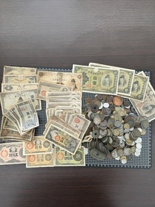 H#4951 ★日本古銭・古札☆　大量まとめ出品！　50銭銀貨　等銀貨も多数！！　貨幣　紙幣　銀貨