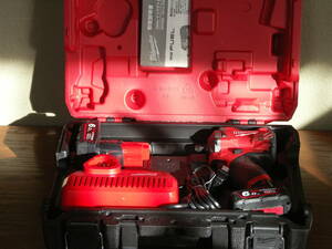 ミルウォーキー Milwaukee M12 FUEL 1/2インチ 339Nm インパクトレンチ M12 FIWF12-602C-JP 本体 バッテリー2個 充電器 ケースのセット