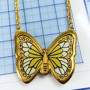 Art hand Auction Collar de oro de mariposa esmaltado pintado a mano TRIFARI almacenado y sin usar No.S279, accesorios de damas, collar, colgante, otros