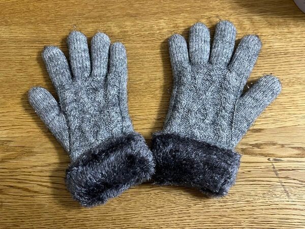 未使用★指先暖か肉厚★グレー手袋 グローブ ニット 防寒　子供用　フリーサイズ　防寒