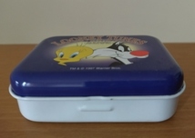 レトロ　LOONEY TUNES　Tweety　トゥイーティー　缶　キャンディー缶　TM & 1997 Warner Bros.　_画像2