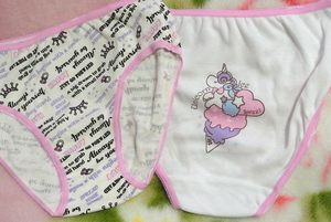 PA386　かわいいロゴと小物の総柄とユニコーンのバックプリントの女児用ショーツ２枚組　ピンク系　165サイズ　新品