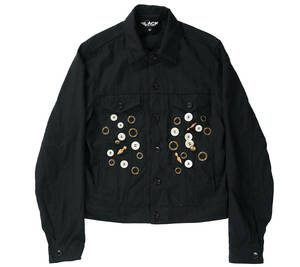 「 AD2010 BLACK COMME des GARCONS ウール 洗い加工 トラッカージャケット ボタン 装飾 」ブラック コムデギャルソン Mサイズ