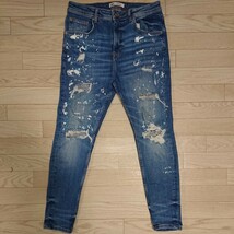 ZARA ザラ スキニー テーパード ボトムス ジーンズ デニムパンツ インディゴ 白 青 クラッシュ ペイント ダメージ加工 32 ストレッチ _画像1