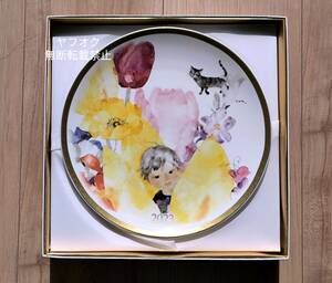 即決【NARUMI】日本製 共箱付き「いわさきちひろイヤーズプレート2023 チューリップのなかの少年」猫 飾り皿 絵皿 陶器 置物 壁掛け ナルミ
