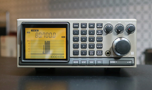 スタンダード製 AX700B「ワイドバンドコミュケーションレシーバー」FMラジオ/アマチュア無線/航空無線他受信可能