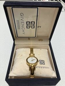稼働品 GIVENCHY クォーツ ジバンシー 時計 レディース ブレスレット型 箱付き ゴールドカラー