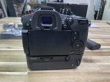 中古　LUMIX DC-GH5M2 ボディ　【追加物】純正縦位置（バッテリー）グリップ、電池1個追加、SDカード128GB_画像10