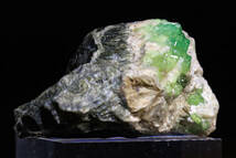 ガーネットの中では最も貴重で美しいとされる デマントイドガーネット クラスター 36g 『強いキラキラ』美術品的 気天然石 原石 鉱物 標本_画像6
