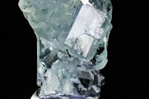 稀な形状美 角がロボテック的造形に平面化 クリアーで綺麗な色味 湖南省産 天然 フローライト☆彡 4g 天然石 結晶 鉱物 標本 コレクション