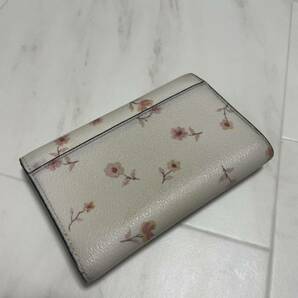 COACH コーチ 三つ折り財布 花柄の画像2