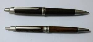 【PURE MALT】「三菱　ペンシル」の繊細な《木製ホルダー》の「ボールペン、とシャープペンシルの　２種類」の2本セット《新品未使用品》
