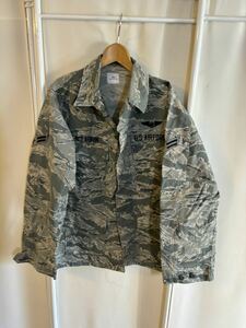 ミリタリージャケット US AIRFORCE サイズＭくらい　デジカモ　迷彩 カモ柄　米軍実物　軍もの　アメリカ古着