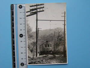 (J51)100 写真 古写真 電車 鉄道 鉄道写真 箱根登山鉄道 103号 小田原行 昭和34年2月3日 湯本付近 はがれた跡が薄くなっています