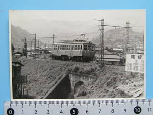 (J51)124 写真 古写真 電車 鉄道 鉄道写真 箱根登山鉄道 115 小田原行 昭和34年4月19日 板橋付近 はがれた跡が薄くなっています