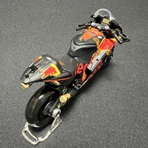 【33】 マイスト モトGP 1:18 2021年 レッドブル・KTM・ファクトリーレーシング KTM RC16 No.33 ブラッド・ビンダー_画像6