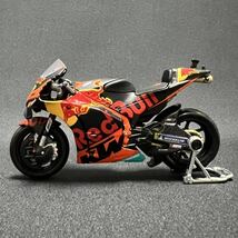 【33】 マイスト モトGP 1:18 2021年 レッドブル・KTM・ファクトリーレーシング KTM RC16 No.33 ブラッド・ビンダー_画像3