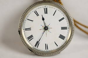 （B116）イギリス製　SILVER800 刻印あり　鍵巻き懐中時計　総重量46g　機械式　銀色　アンティーク　稼働品　委託品