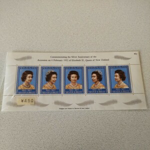 ニュージーランド　エリザベス女王即位25年　小型S/S　未使用切手